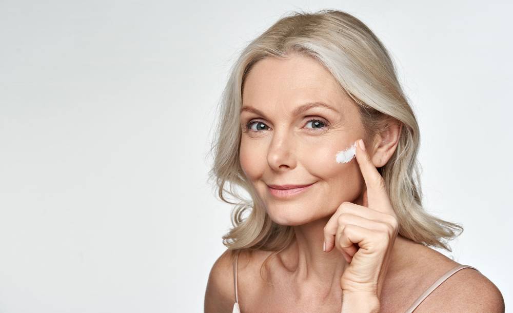 Soins structurants pour peau mature